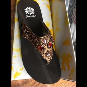 NWT yellowbox Flip flops
